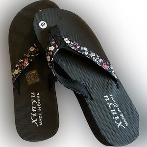 NWOT- Women’s flip flop, size 40 -US 8.5-new never worn. Beach, bohemian, casual